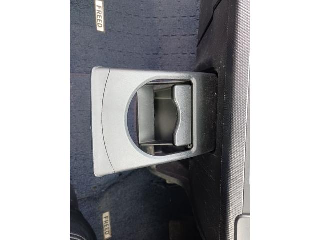 フリード Ｇ　ジャストセレクション　バックカメラ　ナビ　ＴＶ　両側スライド・片側電動　ＨＩＤ　キーレスエントリー　電動格納ミラー　３列シート　ウォークスルー　ＣＶＴ　アルミホイール　ＣＤ　ＤＶＤ再生　ＵＳＢ　Ｂｌｕｅｔｏｏｔｈ（33枚目）