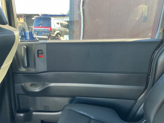 ステップワゴンスパーダ Z クールスピリット ETC バックカメラ TV オートクルーズコントロール 両側電動スライドドア オートライト HID アイドリングストップ 電動格納ミラー 3列シート CVT アルミホイール 100V電源(30枚目)