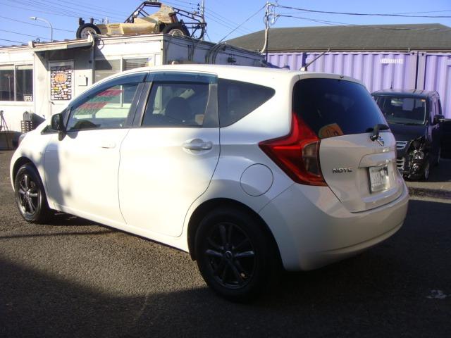 ノート Ｘ　エマージェンシーブレーキパッケージ　ワンオーナー　禁煙車　衝突軽減装置　車線逸脱警報　スマートキー　純正ＳＤナビ　フルセグＴＶ　Ｂｌｕｅｔｏｏｔｈ　Ａストップ　盗難防止システム　横滑り防止装置（5枚目）