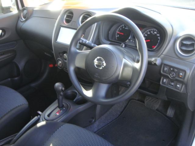 ノート Ｘ　エマージェンシーブレーキパッケージ　ワンオーナー　禁煙車　衝突軽減装置　車線逸脱警報　スマートキー　純正ＳＤナビ　フルセグＴＶ　Ｂｌｕｅｔｏｏｔｈ　Ａストップ　盗難防止システム　横滑り防止装置（10枚目）