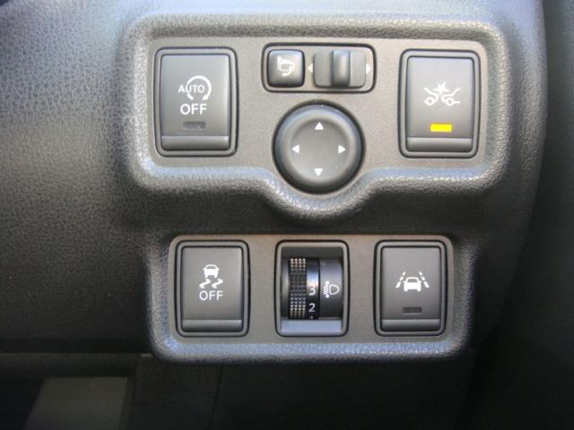 ノート Ｘ　エマージェンシーブレーキパッケージ　ワンオーナー　禁煙車　衝突軽減装置　車線逸脱警報　スマートキー　純正ＳＤナビ　フルセグＴＶ　Ｂｌｕｅｔｏｏｔｈ　Ａストップ　盗難防止システム　横滑り防止装置（19枚目）