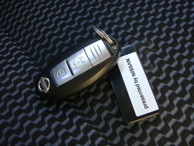 ノート Ｘ　エマージェンシーブレーキパッケージ　ワンオーナー　禁煙車　衝突軽減装置　車線逸脱警報　スマートキー　純正ＳＤナビ　フルセグＴＶ　Ｂｌｕｅｔｏｏｔｈ　Ａストップ　盗難防止システム　横滑り防止装置（20枚目）