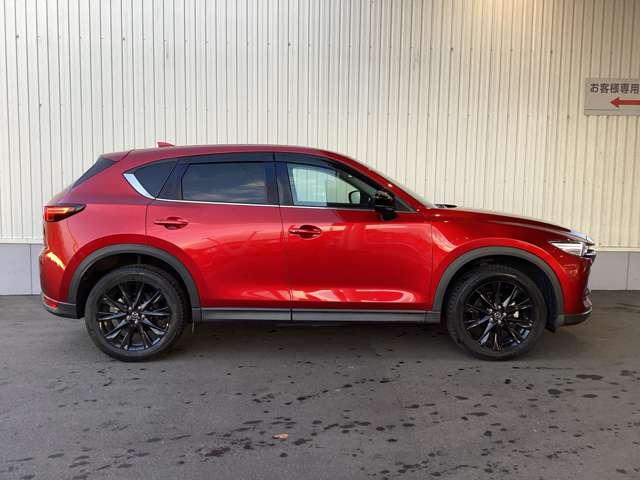ＣＸ－５ ２．５　２５Ｓ　ブラックトーンエディション　４ＷＤ　全車速追従機能付きレーダークルーズコント　オートクルーズコントロール　横滑り防止　衝突軽減ブレーキ　電動リアゲート　アルミホイール　シートヒーター　クリアランスソナー　スマートキー　パワーシート（6枚目）