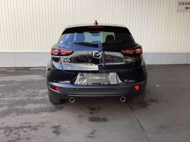 �o���p�[�㕔�ɐݒu���ꂽ�i���o�[�v���[�g�̓��A�f�U�C����S�̓I�ɂ������肳���Ă܂�