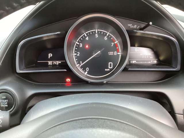 ��^�~�`���[�^�[�𒆐S�Ƃ��A���E�ɃE�C���O��̃f�B�X�v���C��z�u�������[�^�[�p�l���ł��B�O�C���x�╽�ϔR��E�u�ԔR�������s�����ȂǗl�X�ȏ����u���Ɋm�F���ł��܂��I