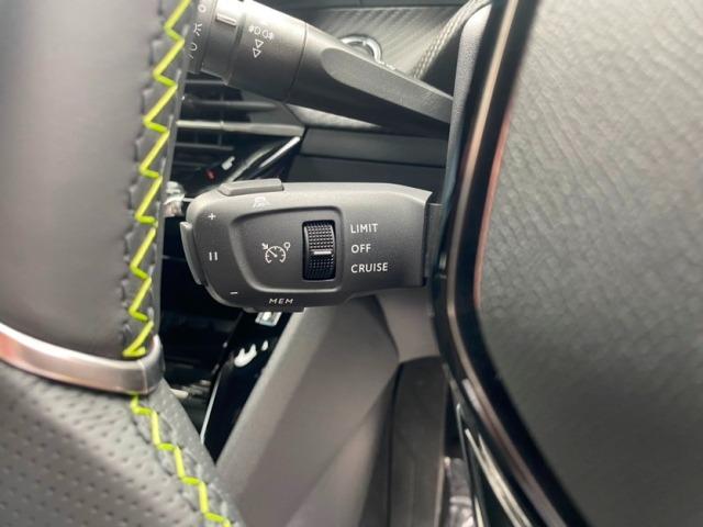 e-2008 GT 後期型シフトセレクター パノラミックルーフ シートヒーター カープレイ ACC 衝突軽減ブレーキ ブラインドスポットモニター インテリジェントハイビーム フルLEDヘッドライト 純正18インチAW(37枚目)