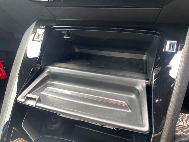 e-2008 GT 後期型シフトセレクター パノラミックルーフ シートヒーター カープレイ ACC 衝突軽減ブレーキ ブラインドスポットモニター インテリジェントハイビーム フルLEDヘッドライト 純正18インチAW(45枚目)