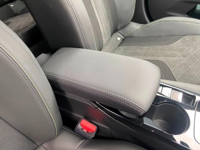 e-2008 GT 後期型シフトセレクター パノラミックルーフ シートヒーター カープレイ ACC 衝突軽減ブレーキ ブラインドスポットモニター インテリジェントハイビーム フルLEDヘッドライト 純正18インチAW(52枚目)