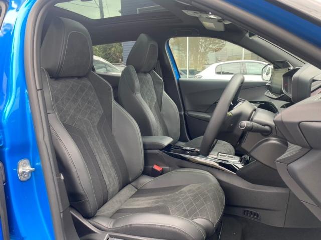 e-2008 GT 後期型シフトセレクター パノラミックルーフ シートヒーター カープレイ ACC 衝突軽減ブレーキ ブラインドスポットモニター インテリジェントハイビーム フルLEDヘッドライト 純正18インチAW(73枚目)