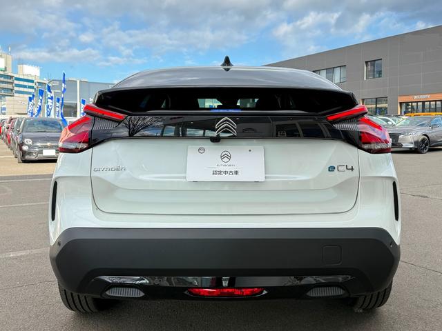 Ｅ－Ｃ４ マックス　パノラミックサンルーフ　ＡｐｐｌｅＣａｒｐｌａｙ／ＡｎｄｒｏｉｄＡｕｔｏ　アクティブクルーズコントロール　スピードリミッター　バックカメラ　クリアランスソナー　ＬＥＤヘッドライト　純正１８インチＡＷ（6枚目）