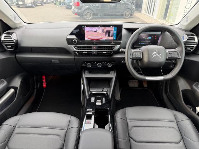 Ｅ－Ｃ４ マックス　パノラミックサンルーフ　ＡｐｐｌｅＣａｒｐｌａｙ／ＡｎｄｒｏｉｄＡｕｔｏ　アクティブクルーズコントロール　スピードリミッター　バックカメラ　クリアランスソナー　ＬＥＤヘッドライト　純正１８インチＡＷ（11枚目）