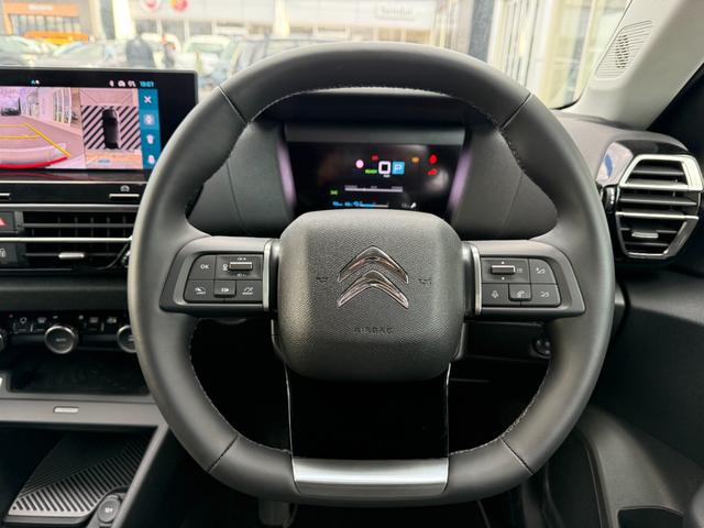 Ｅ－Ｃ４ マックス　パノラミックサンルーフ　ＡｐｐｌｅＣａｒｐｌａｙ／ＡｎｄｒｏｉｄＡｕｔｏ　アクティブクルーズコントロール　スピードリミッター　バックカメラ　クリアランスソナー　ＬＥＤヘッドライト　純正１８インチＡＷ（12枚目）