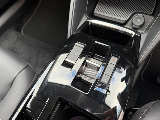 Ｅ－Ｃ４ マックス　パノラミックサンルーフ　ＡｐｐｌｅＣａｒｐｌａｙ／ＡｎｄｒｏｉｄＡｕｔｏ　アクティブクルーズコントロール　スピードリミッター　バックカメラ　クリアランスソナー　ＬＥＤヘッドライト　純正１８インチＡＷ（13枚目）