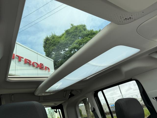 ベルランゴ マックス　ブルーＨＤｉ　パノラミックガラスルーフ　Ｃａｒｐｌａｙ／ＡｎｄｒｏｉｄＡｕｔｏ接続　ＡＣＣ　スピードリミッター　ガラスハッチ　ブラインドスポットモニター　Ｂカメラ　純正１６インチＡＷ！（17枚目）
