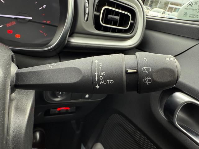 Ｃ３ セントジェームス　禁煙車　特別仕様車　専用内装　クルコン　スピードリミッター　カープレイ　被害軽減ブレーキ　ブラインドスポットモニター　バックカメラ　純正１６インチＡＷ　ＥＴＣ（24枚目）