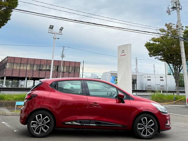 ルーテシア ゼン　禁煙車　５速ＭＴ車　クルーズコントロール　スピードリミッター　Ｂｌｕｅｔｏｏｔｈ接続　障害物センサー　オートライト　ＥＴＣ　ＩＳＯＦＩＸ対応　純正１６インチＡＷ！（4枚目）