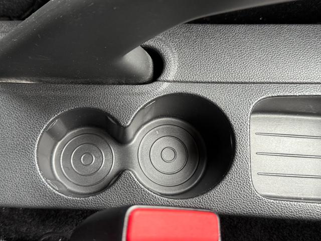 ルーテシア ゼン　禁煙車　５速ＭＴ車　クルーズコントロール　スピードリミッター　Ｂｌｕｅｔｏｏｔｈ接続　障害物センサー　オートライト　ＥＴＣ　ＩＳＯＦＩＸ対応　純正１６インチＡＷ！（63枚目）