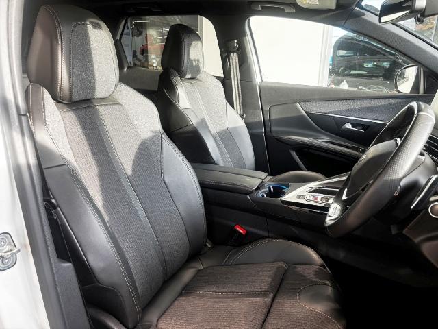 ３００８ ＧＴライン　ブルーＨＤｉ　サンルーフ　ハーフレザー　ＬＥＤライト　シートヒーター　パワーバックドア　ＬＥＤライト　ＥＴＣ　ドラレコ　カープレイ　アンドロイドオート　純正１８ＡＷ（10枚目）