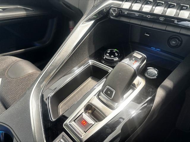 ３００８ ＧＴライン　ブルーＨＤｉ　サンルーフ　ハーフレザー　ＬＥＤライト　シートヒーター　パワーバックドア　ＬＥＤライト　ＥＴＣ　ドラレコ　カープレイ　アンドロイドオート　純正１８ＡＷ（16枚目）