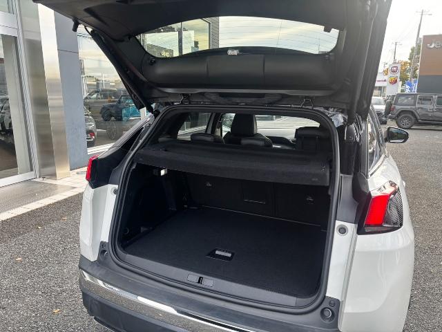 ３００８ ＧＴライン　ブルーＨＤｉ　サンルーフ　ハーフレザー　ＬＥＤライト　シートヒーター　パワーバックドア　ＬＥＤライト　ＥＴＣ　ドラレコ　カープレイ　アンドロイドオート　純正１８ＡＷ（18枚目）