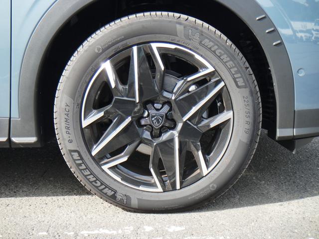 3008 GTハイブリッド アルカンタラパッケージ MHEVモデル マトリクスLEDライト 360°カメラ アクティブクルコン レーンアシスト シートヒーター ステアリングヒーター ブラインドスポット 電動シート ランバーサポート 純正19インチAW(23枚目)