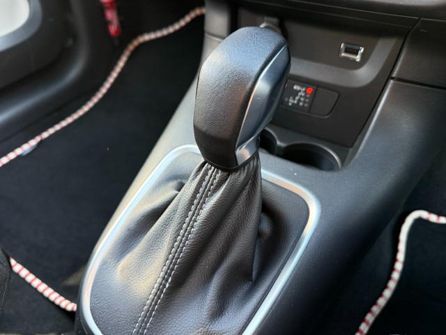 Ｃ３ セントジェームス　禁煙車　特別仕様車　アーバンレッド内装　カープレイ　クルコン　スピードリミッター　被害軽減ブレーキ　ブラインドスポットモニター　Ｂカメラ　純正１６インチＡＷ　ＥＴＣ！（14枚目）