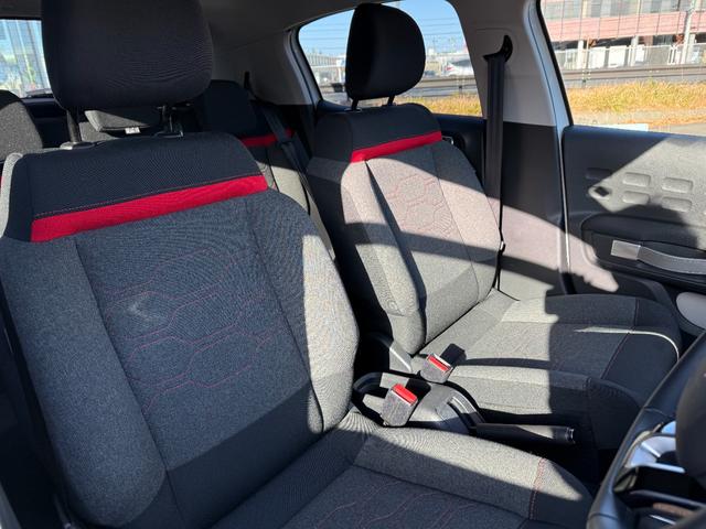 Ｃ３ セントジェームス　禁煙車　特別仕様車　アーバンレッド内装　カープレイ　クルコン　スピードリミッター　被害軽減ブレーキ　ブラインドスポットモニター　Ｂカメラ　純正１６インチＡＷ　ＥＴＣ！（50枚目）