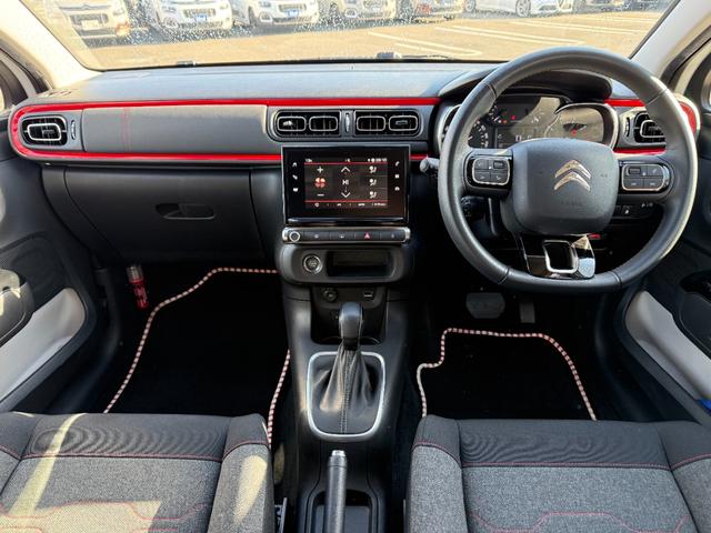 Ｃ３ セントジェームス　禁煙車　特別仕様車　アーバンレッド内装　カープレイ　クルコン　スピードリミッター　被害軽減ブレーキ　ブラインドスポットモニター　Ｂカメラ　純正１６インチＡＷ　ＥＴＣ！（52枚目）