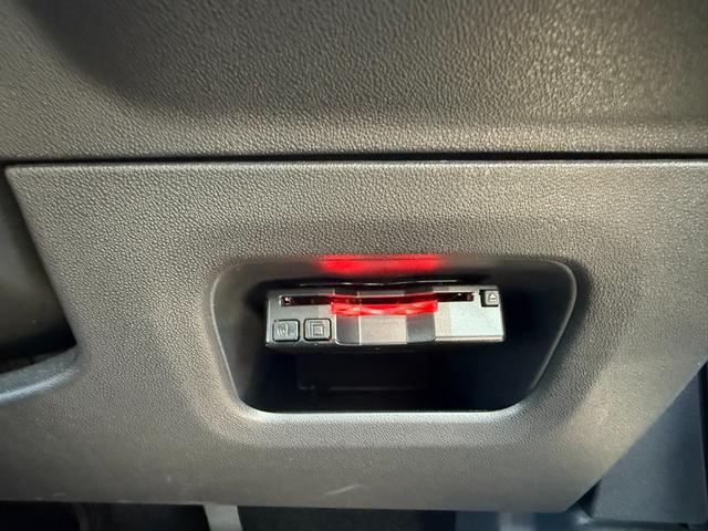 Ｃ３ セントジェームス　禁煙車　特別仕様車　アーバンレッド内装　カープレイ　クルコン　スピードリミッター　被害軽減ブレーキ　ブラインドスポットモニター　Ｂカメラ　純正１６インチＡＷ　ＥＴＣ！（57枚目）