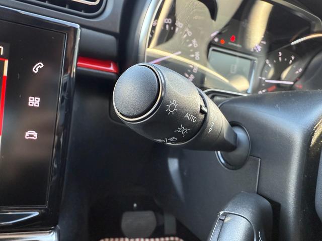 Ｃ３ セントジェームス　禁煙車　特別仕様車　アーバンレッド内装　カープレイ　クルコン　スピードリミッター　被害軽減ブレーキ　ブラインドスポットモニター　Ｂカメラ　純正１６インチＡＷ　ＥＴＣ！（63枚目）