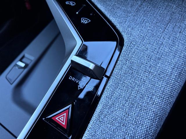 ３００８ ＧＴハイブリッド　アルカンタラパッケージ　ＭＨＥＶモデル　マトリクスＬＥＤライト　３６０°カメラ　アクティブクルコン　レーンアシスト　シートヒーター　ステアリングヒーター　ブラインドスポット　電動シート　ランバーサポート　純正１９インチＡＷ（25枚目）