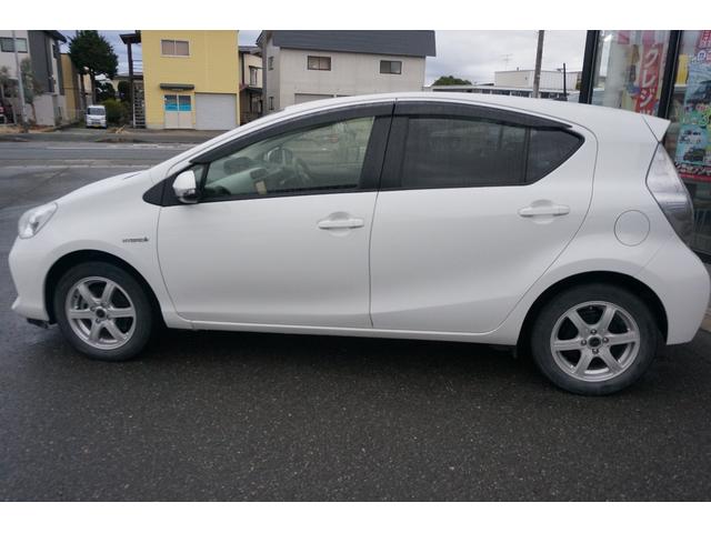 アクア S ナビTVブルートゥースバックカメラエンジンスターターTVキャンセラー社外アルミホイール(4枚目)