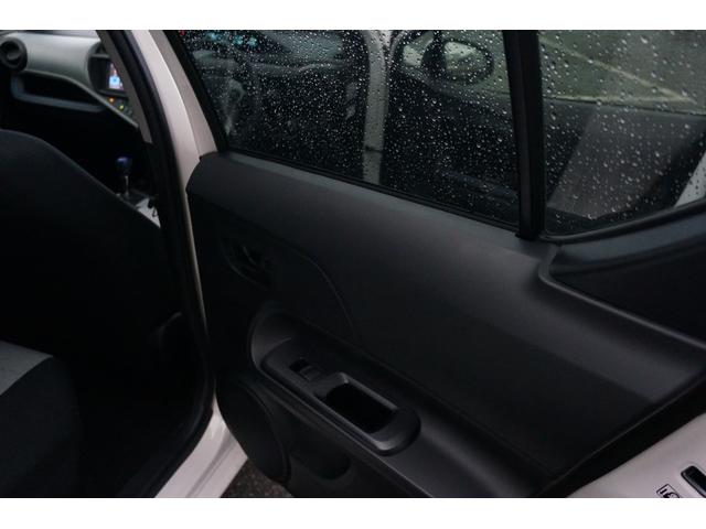 アクア S ナビTVブルートゥースバックカメラエンジンスターターTVキャンセラー社外アルミホイール(23枚目)