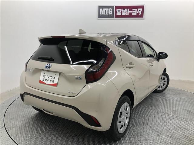 アクア Ｘ　衝突被害軽減システム　４ＷＤ　バックカメラ　ＥＴＣ　ハイブリッド　オートクルーズコントロール　ＬＥＤヘッドランプ　１００Ｖ電源　ワンオーナー（5枚目）