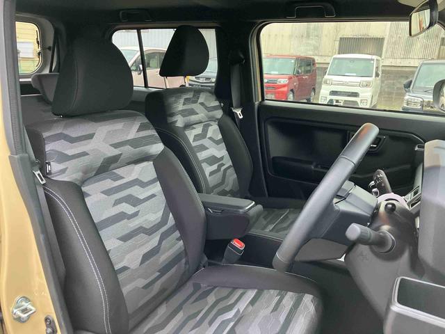 タフト Ｇターボ　クロムベンチャー　２ＷＤ　ターボ　ＣＶＴ　スマートアシスト　　シートヒーター　電動パーキングブレーキ　オートホールド機能　プッシュボタンスタート　衝突警報機能　　アイドリングストップ　全車速追従機能付ＡＣＣ（9枚目）