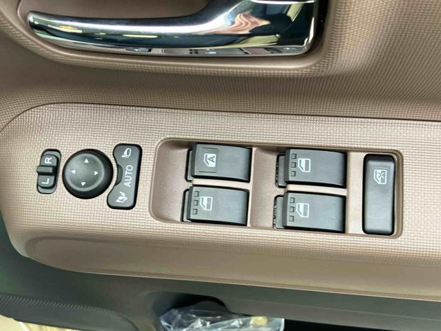 ムーヴキャンバス セオリーＧ　２ＷＤ　スマートアシスト　両側電動スライドドア　シートヒーター　　電動パーキングブレーキ　オートホールド機能　プッシュボタンスタート　衝突警報機能　コーナーセンサー　アイドリングストップ　バックカメラ（31枚目）