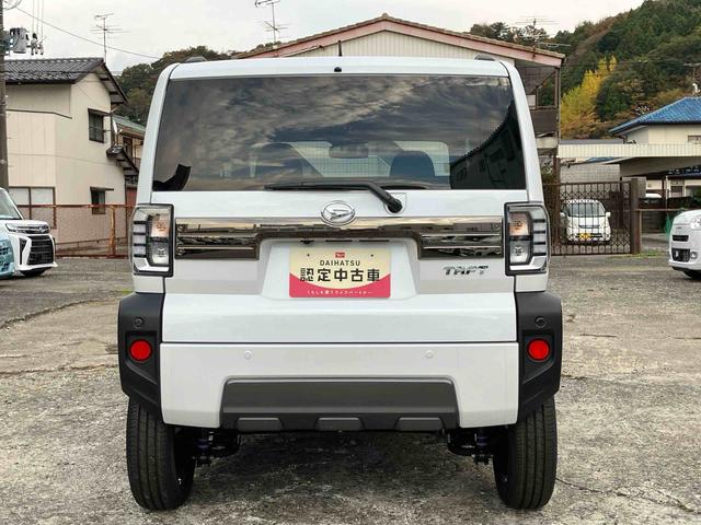 タフト G ダーククロムベンチャー 2WD スマートアシスト シートヒーター 電動パーキングブレーキ オートホールド機能 プッシュボタンスタート IDLE日装着車 全車速追従機能付ACC 誤発進抑制制御機能 バックカメラ(4枚目)