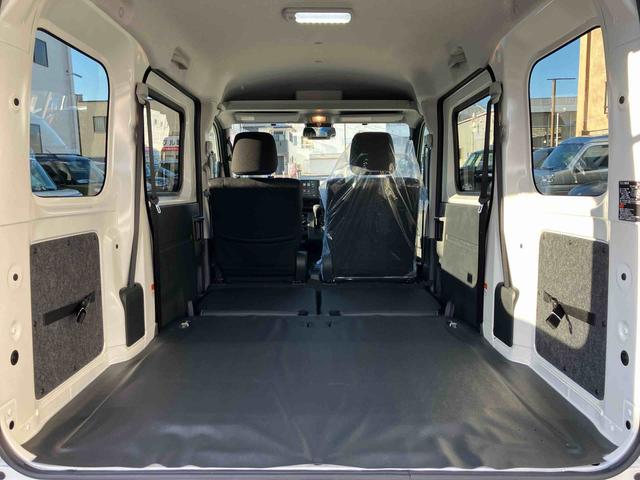 ハイゼットカーゴ クルーズ　４ＷＤ　ＣＶＴ　バックカメラ　運転席・助手席ＳＲＳエアバッグ　プッシュボタンスタート　アイドリングストップ（8枚目）