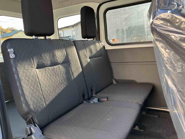 ハイゼットカーゴ クルーズ　４ＷＤ　ＣＶＴ　バックカメラ　運転席・助手席ＳＲＳエアバッグ　プッシュボタンスタート　アイドリングストップ（11枚目）
