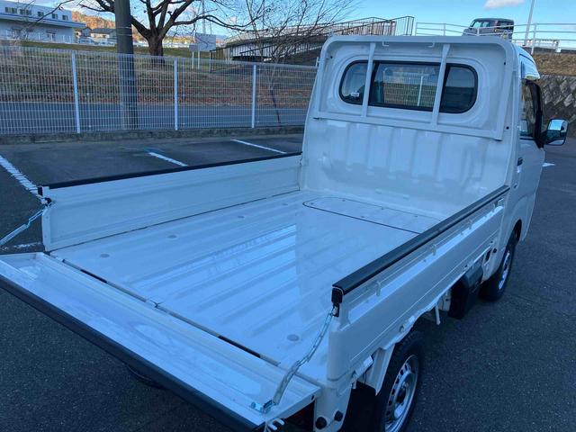ハイゼットトラック スタンダード　４ＷＤ　スマートアシスト　５段ＭＴ　アイドリングストップ　運転席・助手席ＳＲＳエアバッグ（8枚目）