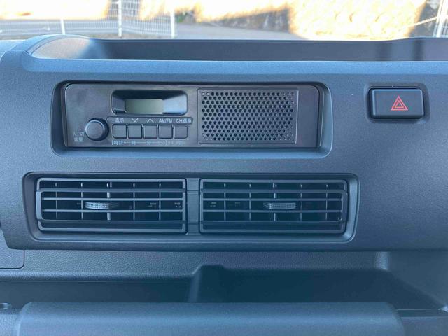 ハイゼットトラック スタンダード　４ＷＤ　スマートアシスト　５段ＭＴ　アイドリングストップ　運転席・助手席ＳＲＳエアバッグ（17枚目）