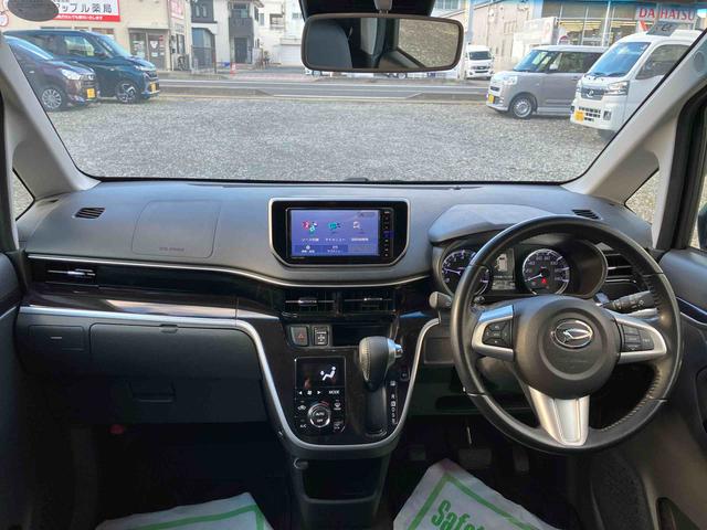 ムーヴ カスタム　ＲＳ　ハイパーリミテッドＳＡＩＩＩ　４ＷＤ　ターボ　スマートアシスト　パノラマモニター　プッシュボタンスタート　ナビ付き　フォグランプ　アイドリングストップ　オートハイビーム　ベンチシート　運転席・助手席ＳＲＳエアバッグ（6枚目）