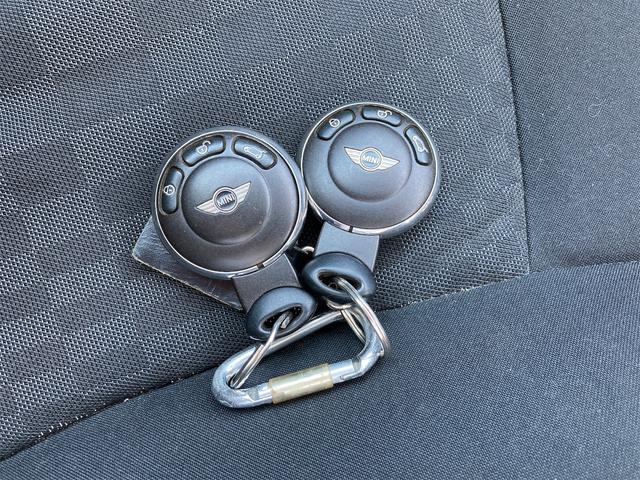 ＭＩＮＩ クーパーＳ　クラブマン　ナビＴＶ　アルミホイール　ＨＩＤ　キーレスエントリー　電動格納ミラー　ＡＴ　盗難防止システム　電動リアゲート　ＡＢＳ　ＣＤ　エアコン（33枚目）