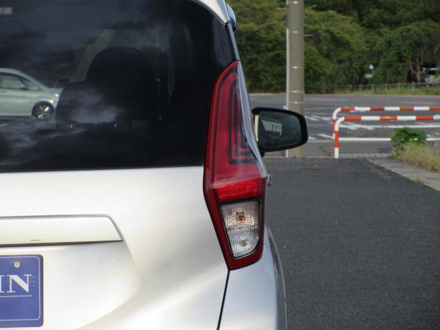 デイズ Ｓ　４ＷＤ　バックカメラ　前席シートヒーター　ＣＤプレーヤー　衝突被害軽減ブレーキ　オートライト　マニュアルエアコン　ステアリングリモコン　キーレスエントリー　アイドリングストップ　ハンドルヒーター　ドアバイザー　保証付販売車（42枚目）