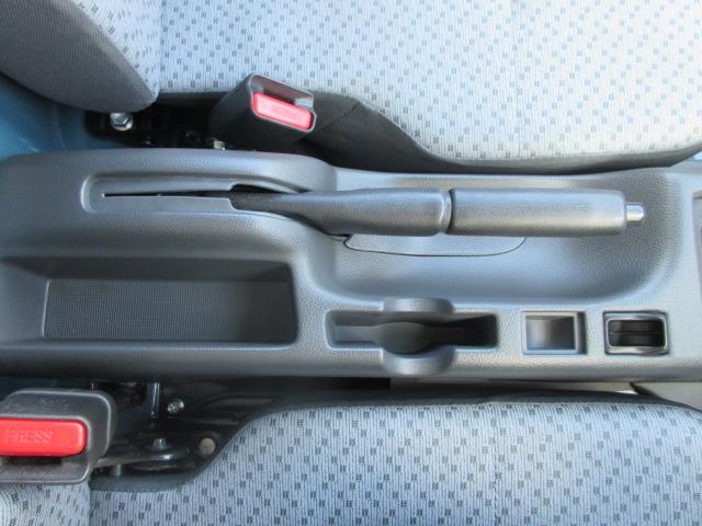 キャリイトラック ＫＣエアコン・パワステ　４ＷＤ　４ＡＴ　ＡＭ／ＦＭラジオ　衝突被害軽減ブレーキ　オートライト　キーレスエントリー　アイドリングストップ　横滑り防止装置　パワーウィンドー　アクセサリーソケット（27枚目）