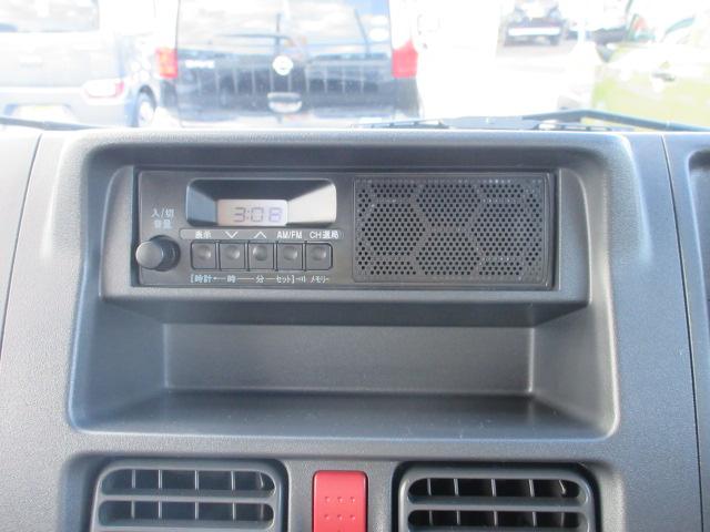 キャリイトラック 農繁スペシャル　４ＷＤ　４枚リーフスプリング装着車　ラジオ　オートライト　オートエアコン　フォグランプ　キーレスエントリー　荷台マット　荷台灯　メッキドアハンドル　フロアマット　ドアバイザー　シガーライター　パワーウィンドー　横滑り防止装置　衝突被害軽減Ｂ（10枚目）