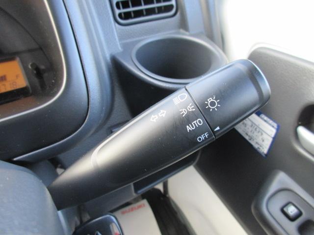 キャリイトラック 農繁スペシャル　４ＷＤ　４枚リーフスプリング装着車　ラジオ　オートライト　オートエアコン　フォグランプ　キーレスエントリー　荷台マット　荷台灯　メッキドアハンドル　フロアマット　ドアバイザー　シガーライター　パワーウィンドー　横滑り防止装置　衝突被害軽減Ｂ（13枚目）