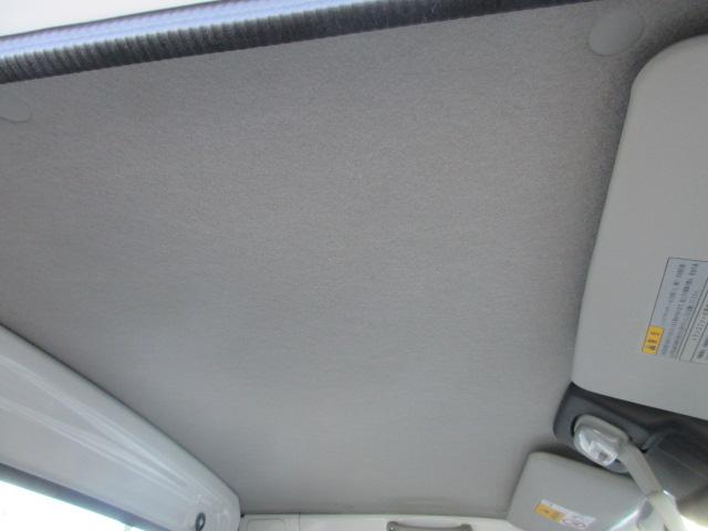 キャリイトラック 農繁スペシャル　４ＷＤ　４枚リーフスプリング装着車　ラジオ　オートライト　オートエアコン　フォグランプ　キーレスエントリー　荷台マット　荷台灯　メッキドアハンドル　フロアマット　ドアバイザー　シガーライター　パワーウィンドー　横滑り防止装置　衝突被害軽減Ｂ（14枚目）
