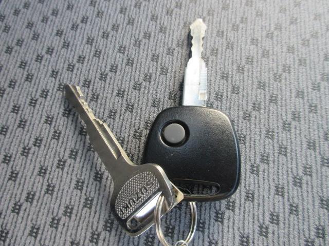 キャリイトラック 農繁スペシャル　４ＷＤ　４枚リーフスプリング装着車　ラジオ　オートライト　オートエアコン　フォグランプ　キーレスエントリー　荷台マット　荷台灯　メッキドアハンドル　フロアマット　ドアバイザー　シガーライター　パワーウィンドー　横滑り防止装置　衝突被害軽減Ｂ（16枚目）