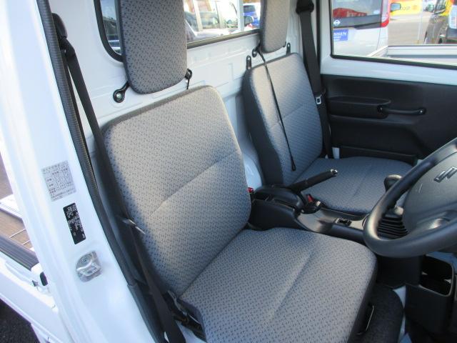 キャリイトラック 農繁スペシャル　４ＷＤ　４枚リーフスプリング装着車　ラジオ　オートライト　オートエアコン　フォグランプ　キーレスエントリー　荷台マット　荷台灯　メッキドアハンドル　フロアマット　ドアバイザー　シガーライター　パワーウィンドー　横滑り防止装置　衝突被害軽減Ｂ（21枚目）